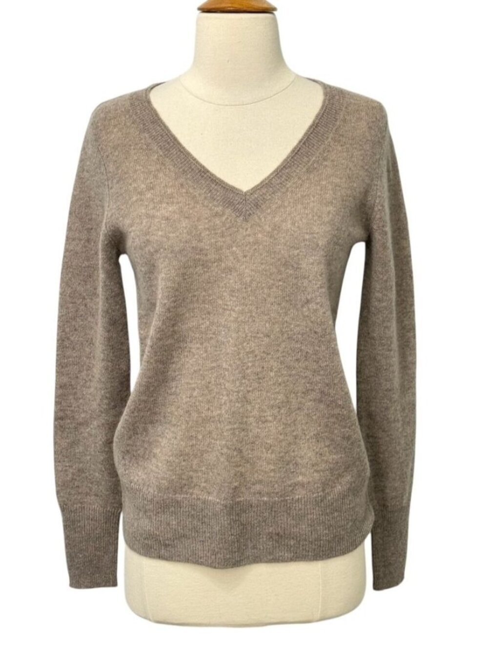 Magaschoni NWT Women's 100% Cashmere V-Neck Sweater Pebble Heather Brown Size XS